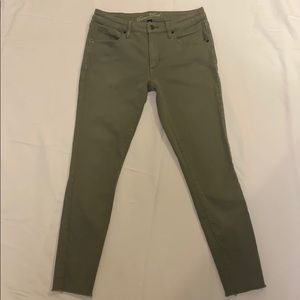 Universal Thread Mid Rise Skinny Jean Size 8